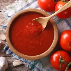Jak zrobić sos do pizzy z pomidorów, który zachwyci Twoich gości