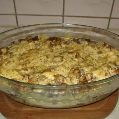 Pyszna zapiekanka z serkiem topionym i makaronem, którą pokochasz