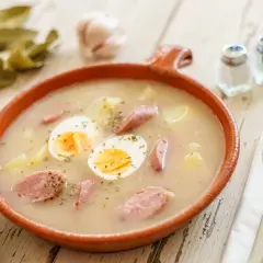 Jakie przyprawy do żuru? Odkryj sekrety idealnego smaku tej zupy