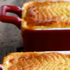 Szybka zapiekanka z ziemniaków puree i mięsa mielonego na obiad