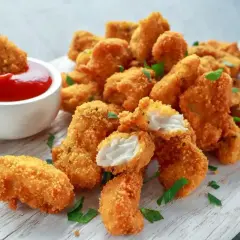Chrupiące krewetki w panko, idealne do maczania w keczupie.
