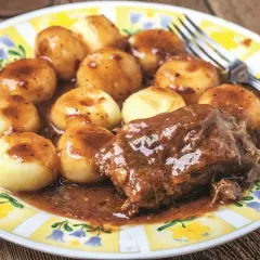 Jakie przyprawy do karkówki duszonej, by uzyskać wyjątkowy smak?