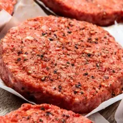 Jak zrobić kotlety na hamburgera, które zachwycą smakiem i soczystością