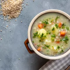 Jakie przyprawy do krupniku, aby wzmocnić smak i aromat zupy