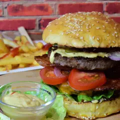 Jakie mięso na burgera wybrać, aby uniknąć rozczarowania smakiem?