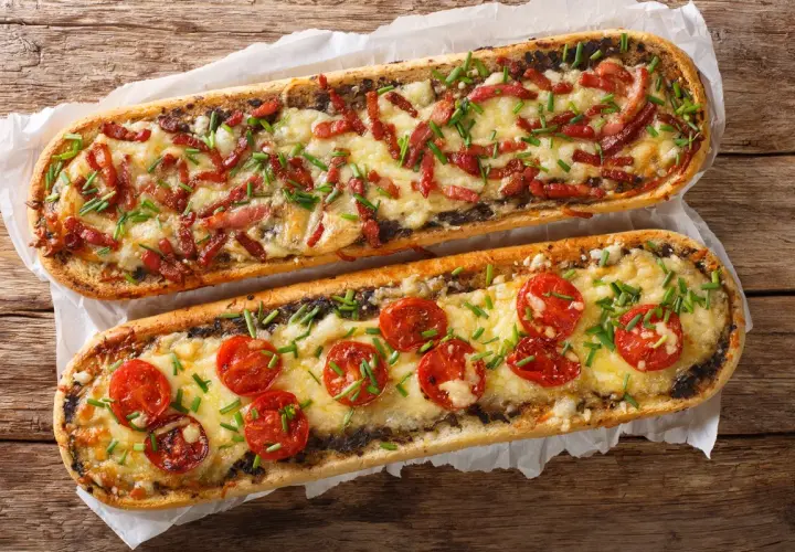 Ile kcal ma zapiekanka 30 cm? Sprawdź, co wpływa na kaloryczność