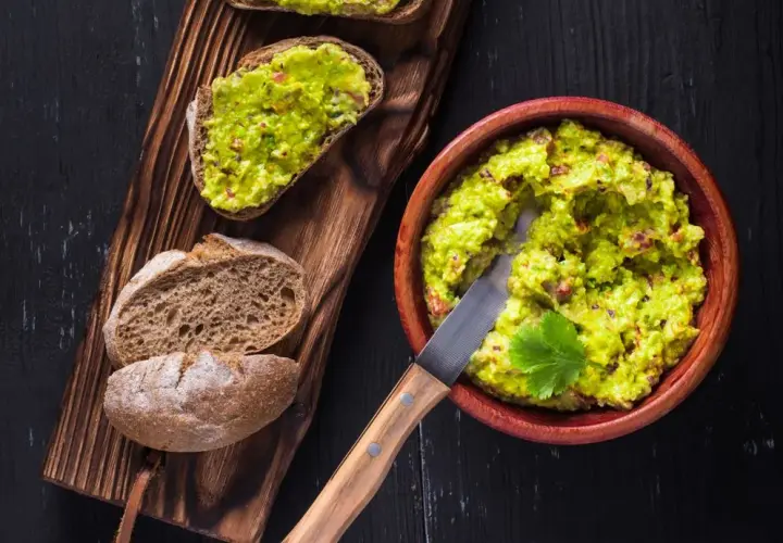 Co to jest guacamole? Odkryj sekrety zdrowego i pysznego dipu