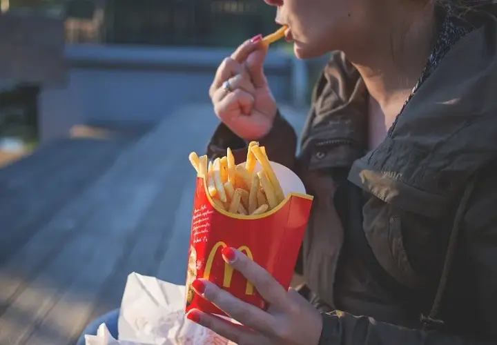 Ile kosztują zakręcone frytki w McDonald's? Ceny i warianty zamówień