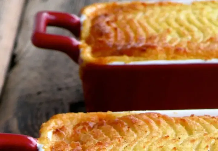 Szybka zapiekanka z ziemniaków puree i mięsa mielonego na obiad