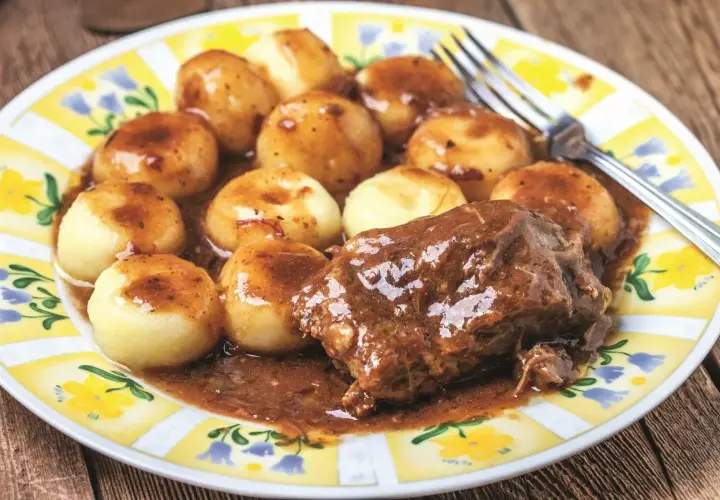Jakie przyprawy do karkówki duszonej, by uzyskać wyjątkowy smak?