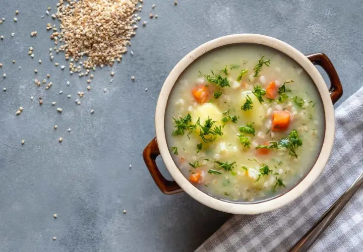 Jakie przyprawy do krupniku, aby wzmocnić smak i aromat zupy