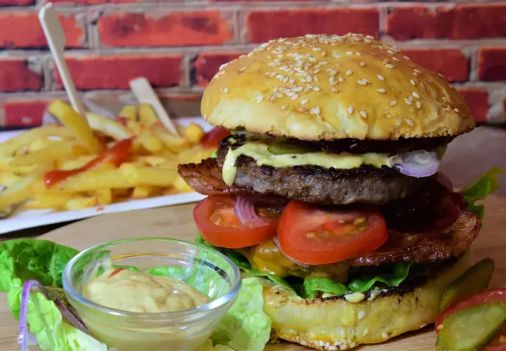 Jakie mięso na burgera wybrać, aby uniknąć rozczarowania smakiem?