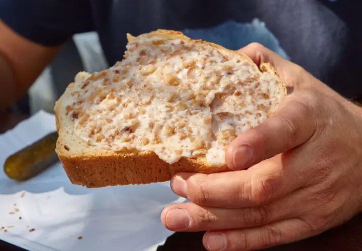 Jakie przyprawy do smalcu ze skwarkami, aby wzbogacić smak?