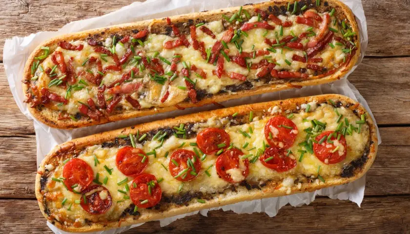 Ile kcal ma zapiekanka 30 cm? Sprawdź, co wpływa na kaloryczność