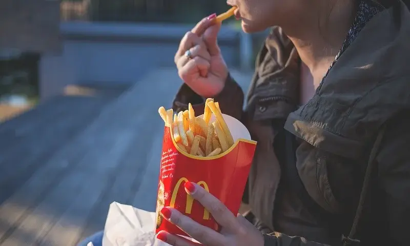 Ile kosztują zakręcone frytki w McDonald's? Ceny i warianty zamówień
