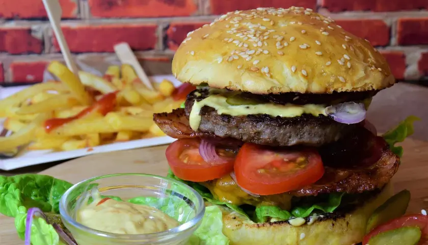 Jakie mięso na burgera wybrać, aby uniknąć rozczarowania smakiem?