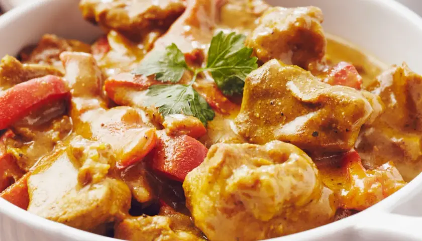 Przyprawa curry do czego? Odkryj smaki, które zachwycą!