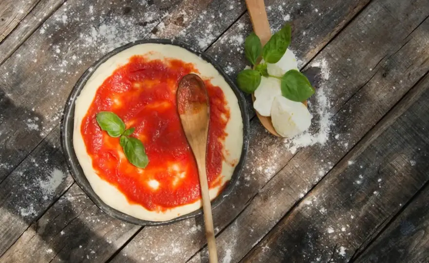 Jak zrobić sos do pizzy z koncentratu, który zachwyci smakiem