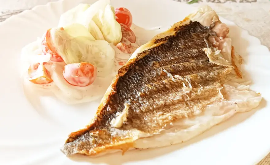 Dorada z grilla - jak uzyskać soczystą rybę i chrupiącą skórkę