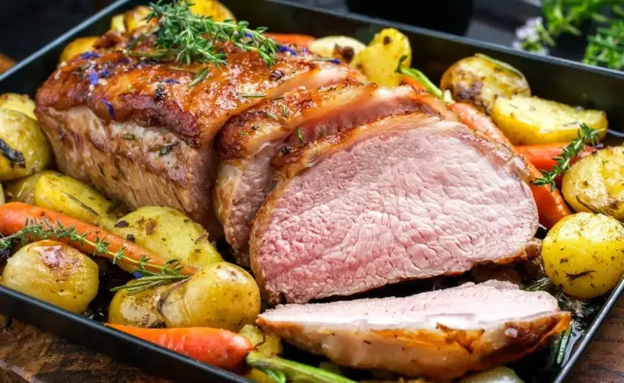 Polędwiczka wieprzowa pieczona - soczysta i prosta. Sprawdź!