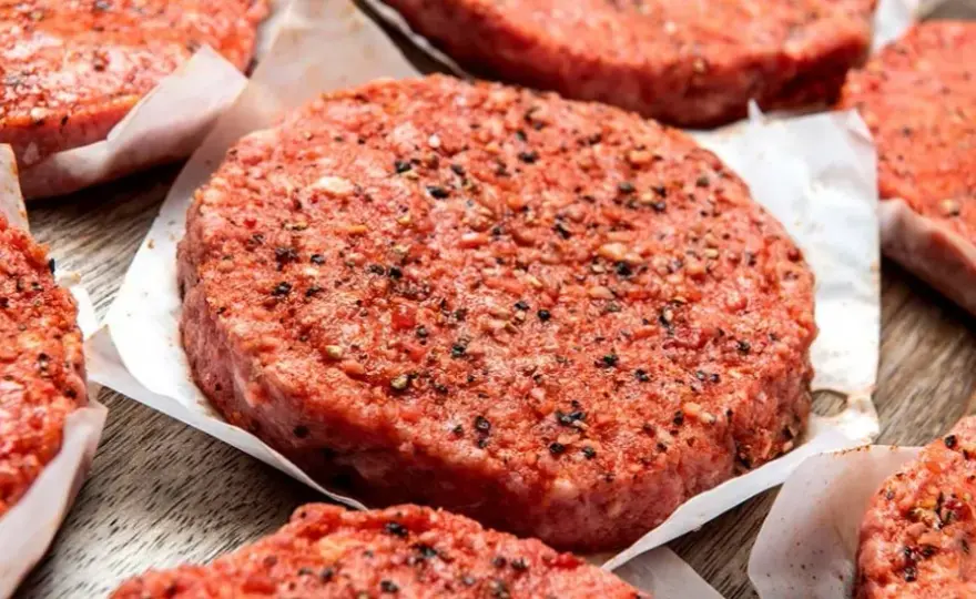Jak zrobić kotlety na hamburgera, które zachwycą smakiem i soczystością