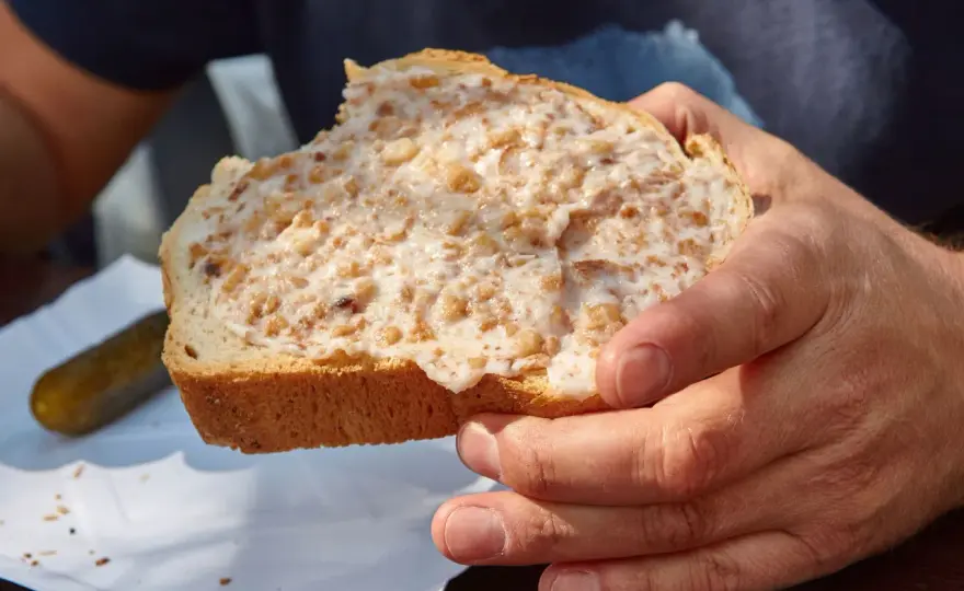 Jakie przyprawy do smalcu ze skwarkami, aby wzbogacić smak?