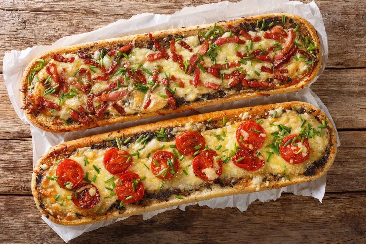 Ile kcal ma zapiekanka 30 cm? Sprawdź, co wpływa na kaloryczność