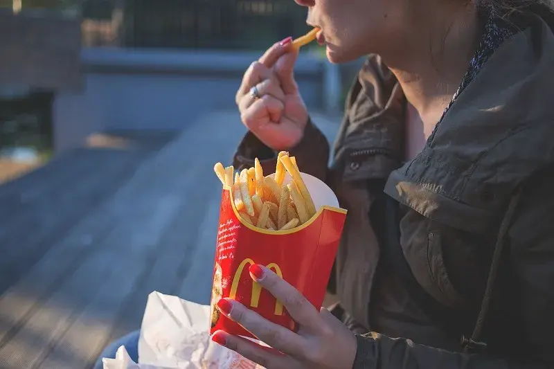 Ile kosztują zakręcone frytki w McDonald's? Ceny i warianty zamówień