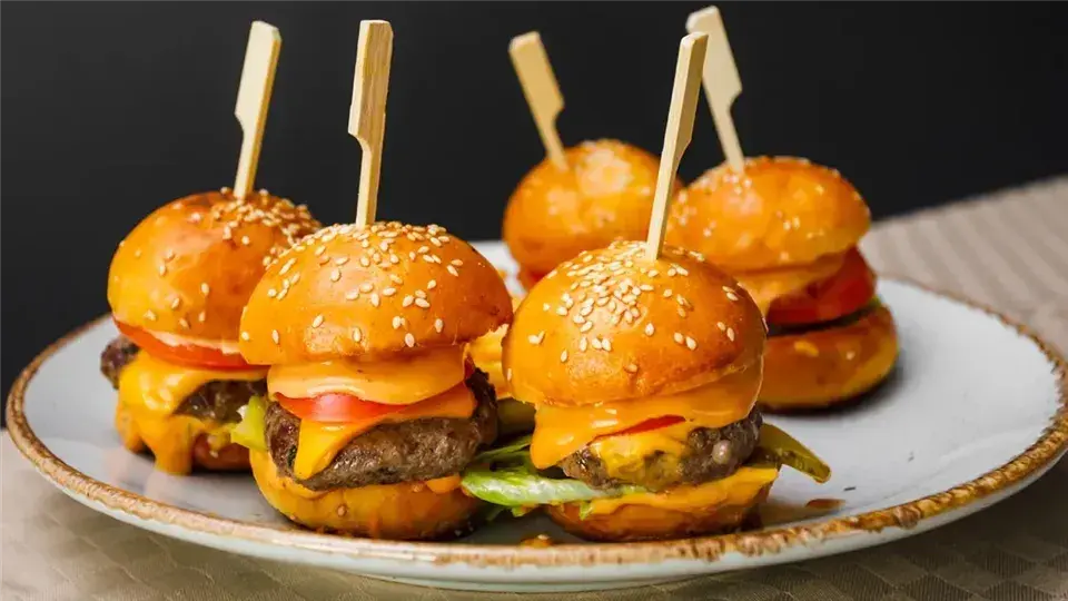 Gdzie kupić mini hamburgery? Sprawdź najlepsze oferty i miejsca