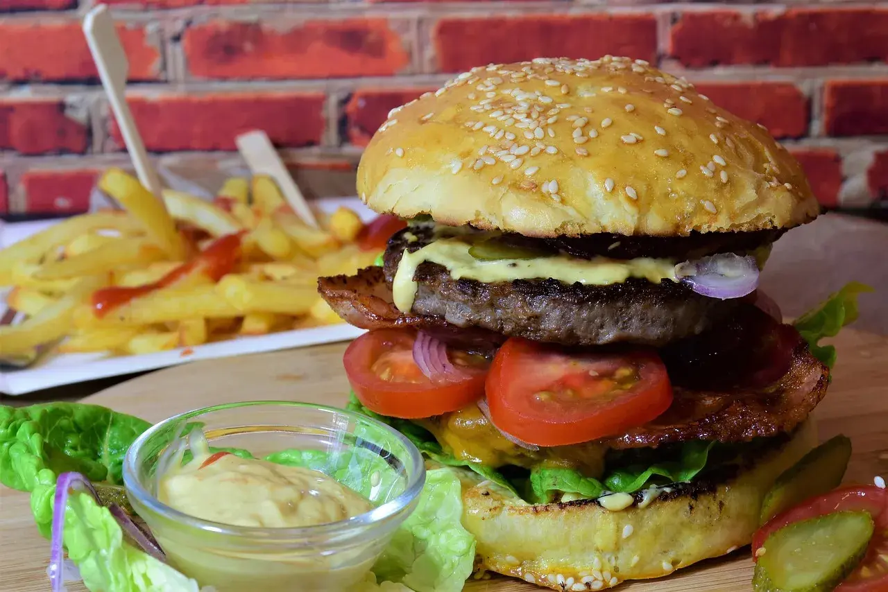 Jakie mięso na burgera wybrać, aby uniknąć rozczarowania smakiem?