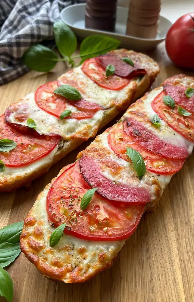 Zdjęcie Szybka i prosta zapiekanka z mozzarellą i pomidorami na każdą okazję